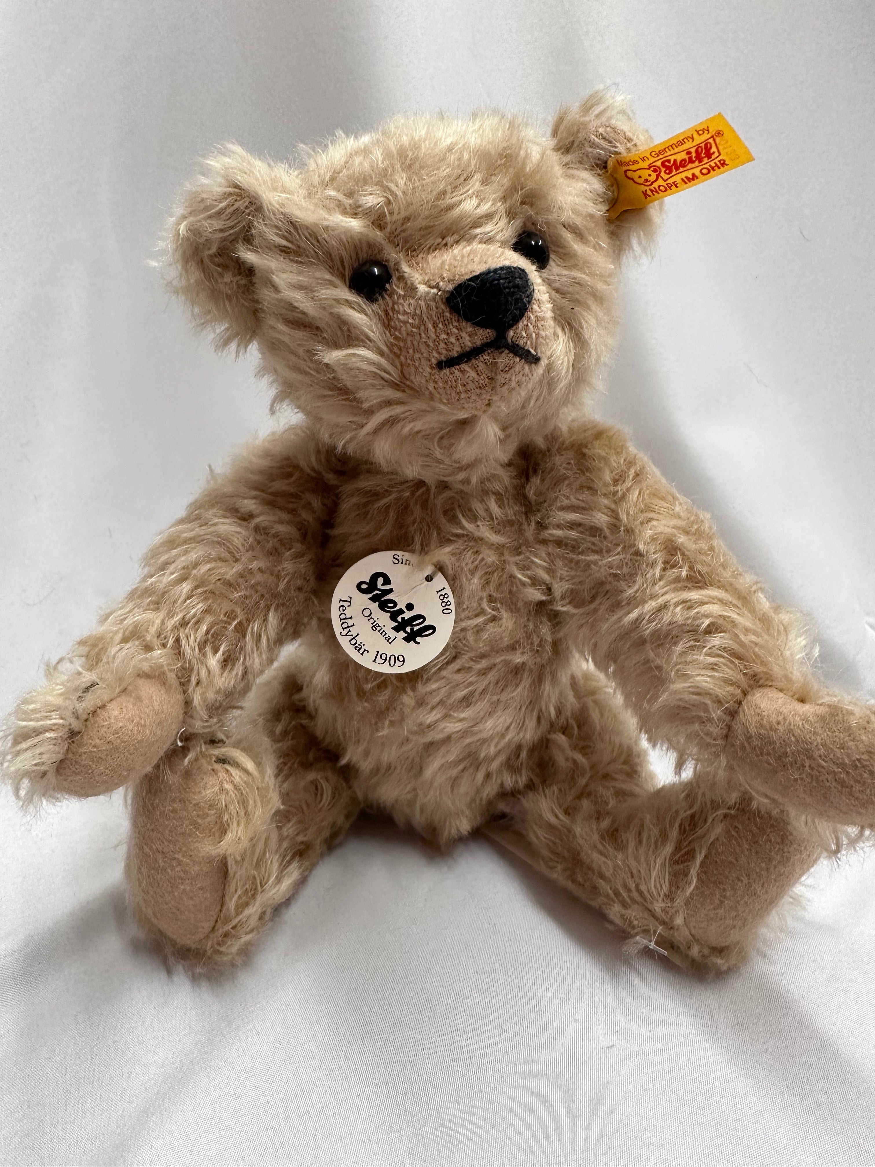 Steiff Classic 1909 Teddy Bear – Keillor's Teddy Bear Shoppe